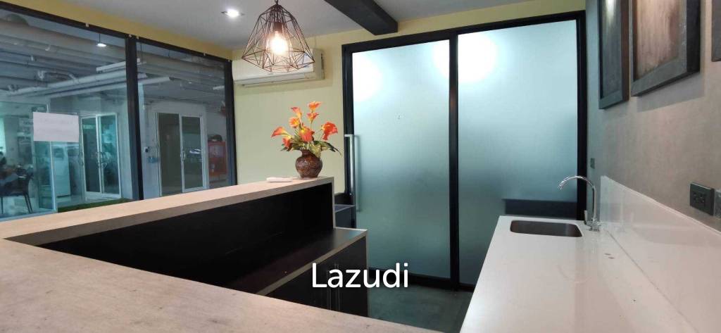 Modern Office Space in Long Beach Condo Ban Amphur