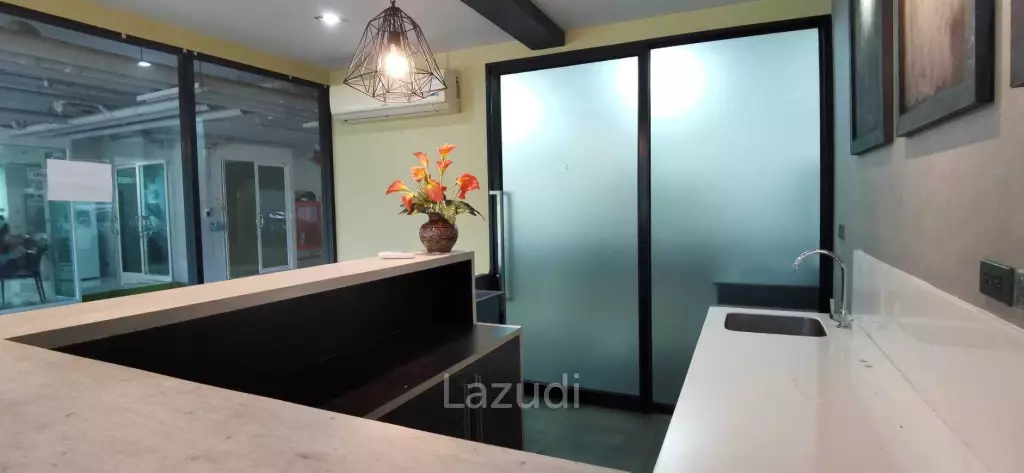 Modern Office Space in Long Beach Condo Ban Amphur
