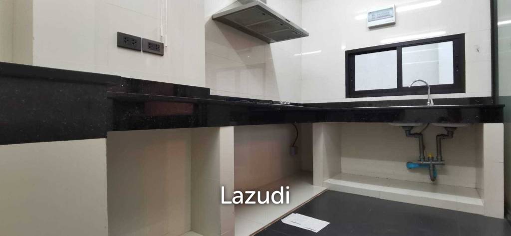 Modern Office Space in Long Beach Condo Ban Amphur