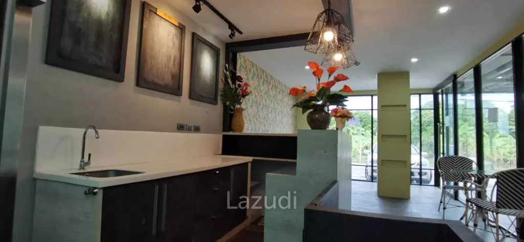 Modern Office Space in Long Beach Condo Ban Amphur