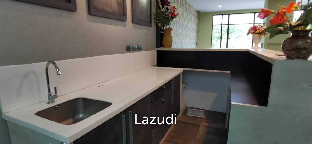 Modern Office Space in Long Beach Condo Ban Amphur