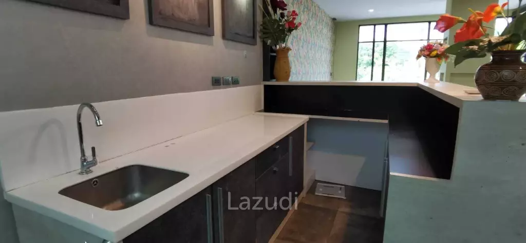 Modern Office Space in Long Beach Condo Ban Amphur