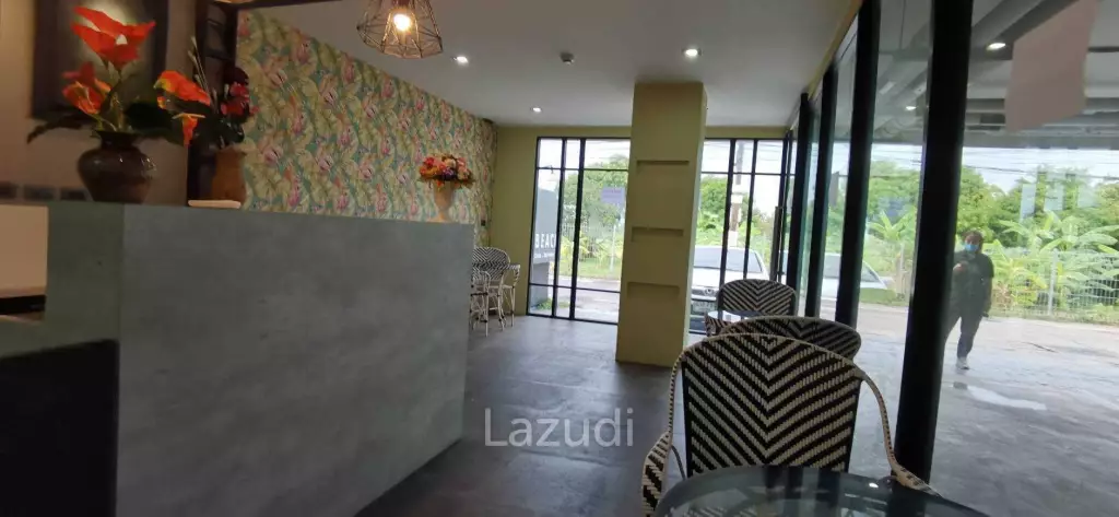 Modern Office Space in Long Beach Condo Ban Amphur