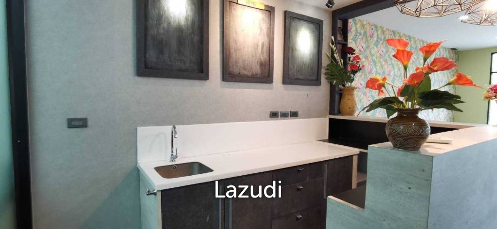 Modern Office Space in Long Beach Condo Ban Amphur