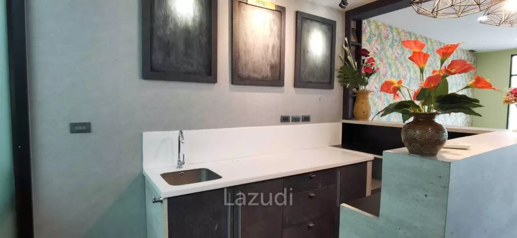 Modern Office Space in Long Beach Condo Ban Amphur