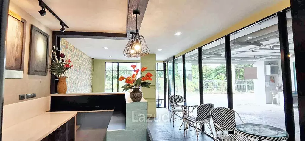 Modern Office Space in Long Beach Condo Ban Amphur