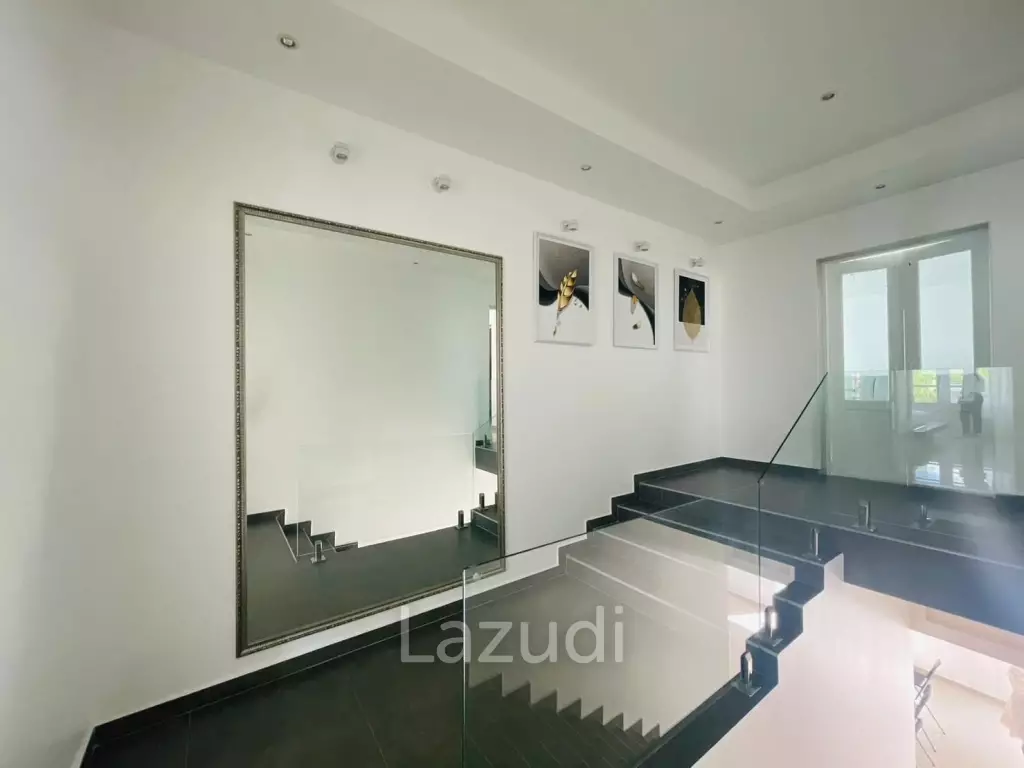 6 Bedrooms East Pattaya House for Sale