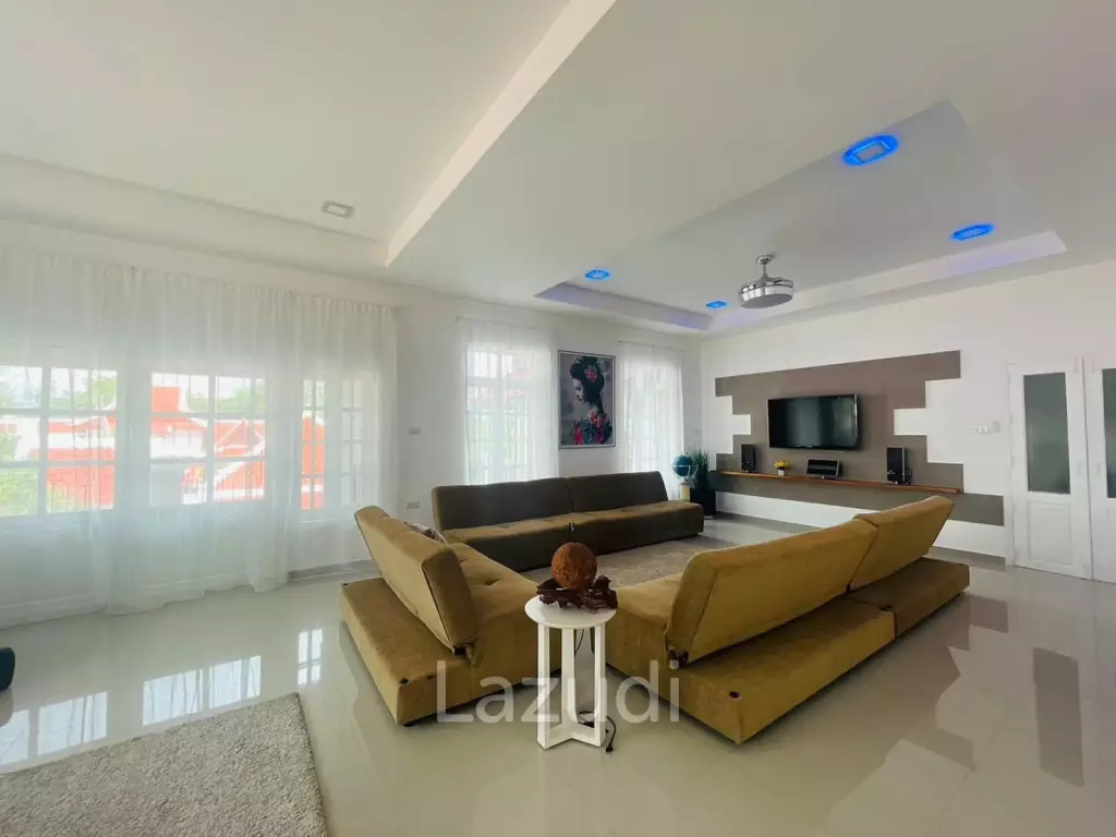 6 Bedrooms East Pattaya House for Sale