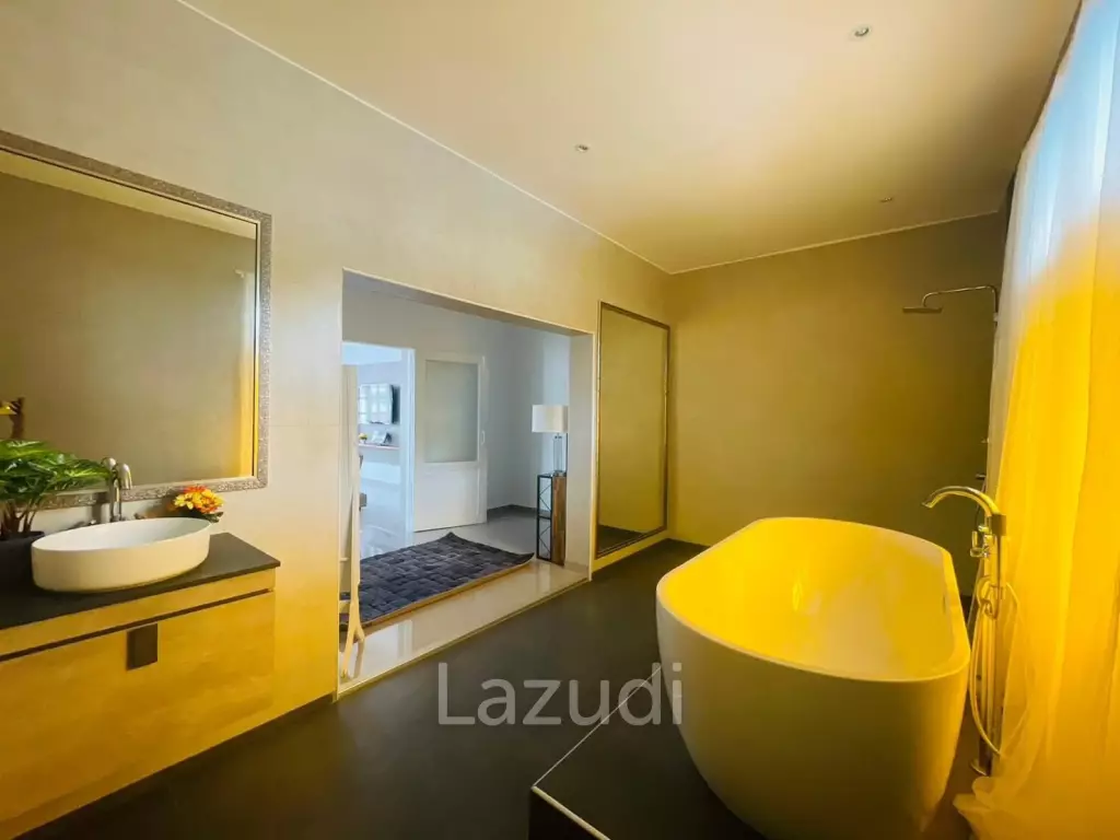 6 Bedrooms East Pattaya House for Sale