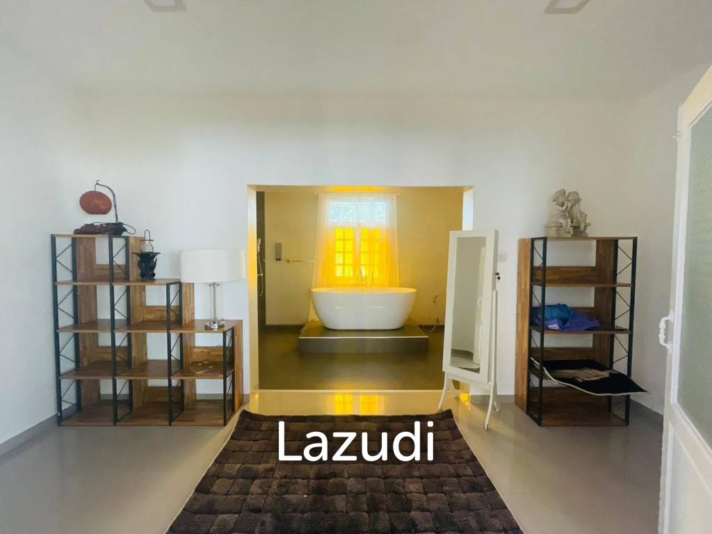 6 Bedrooms East Pattaya House for Sale