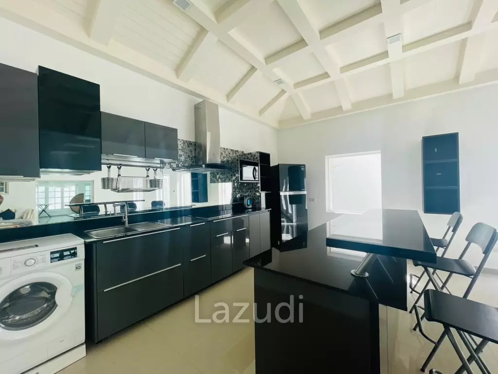 6 Bedrooms East Pattaya House for Sale