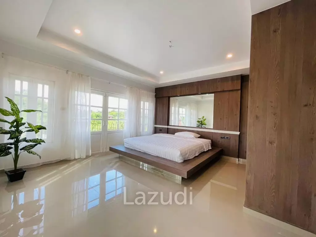 6 Bedrooms East Pattaya House for Sale