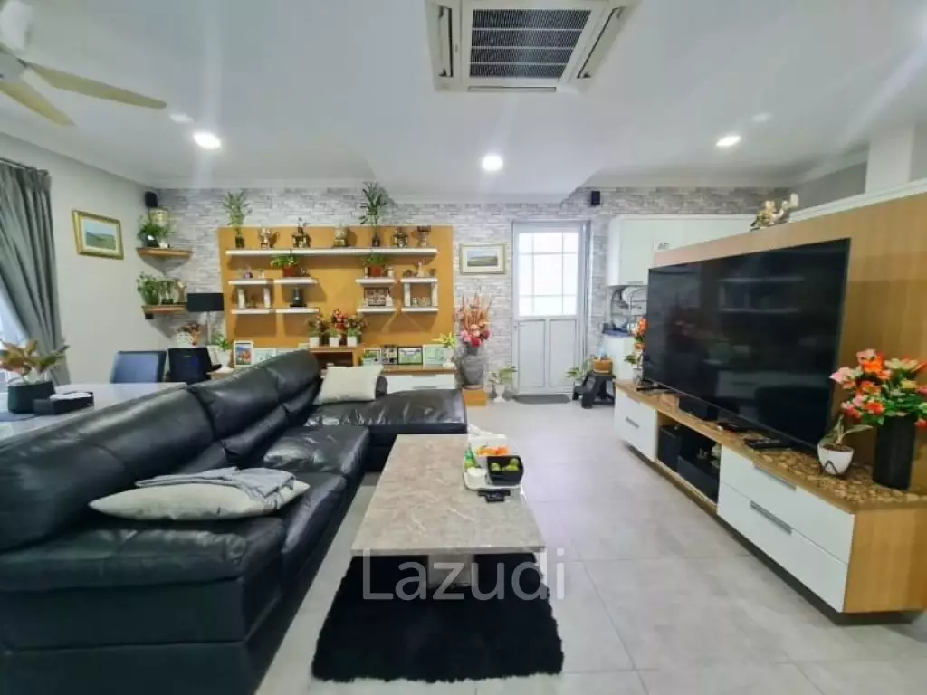 Pool Villa House for Sale in Huay Yai