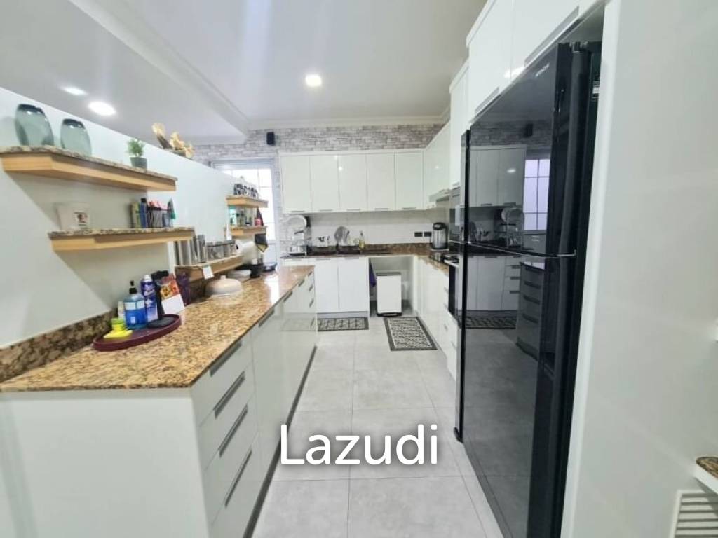 Pool Villa House for Sale in Huay Yai