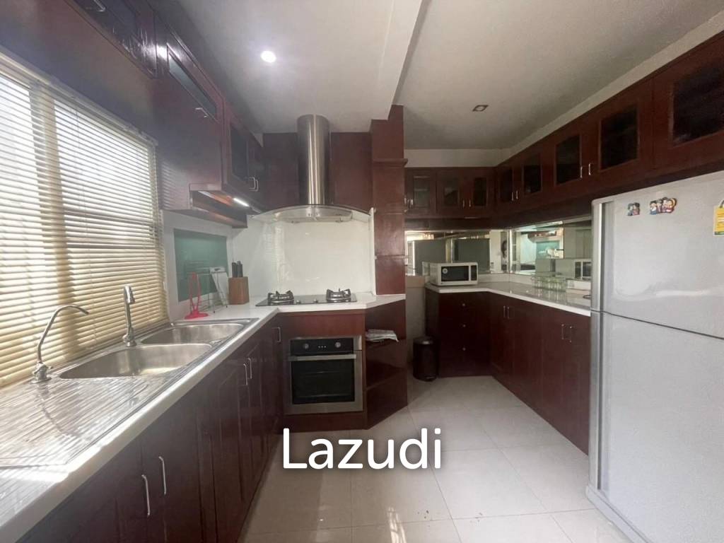 2 Storey House for Sale in Jomtien
