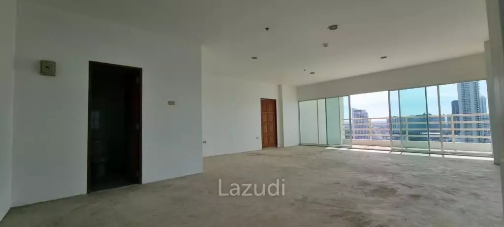3 Bed 3 Bath 288 SQ.M View Talay 8 Condo