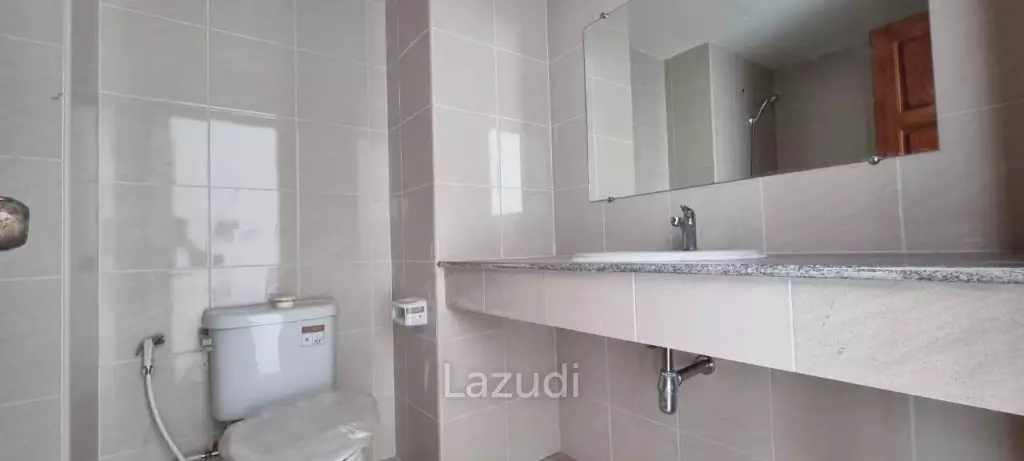 3 Bed 3 Bath 288 SQ.M View Talay 8 Condo