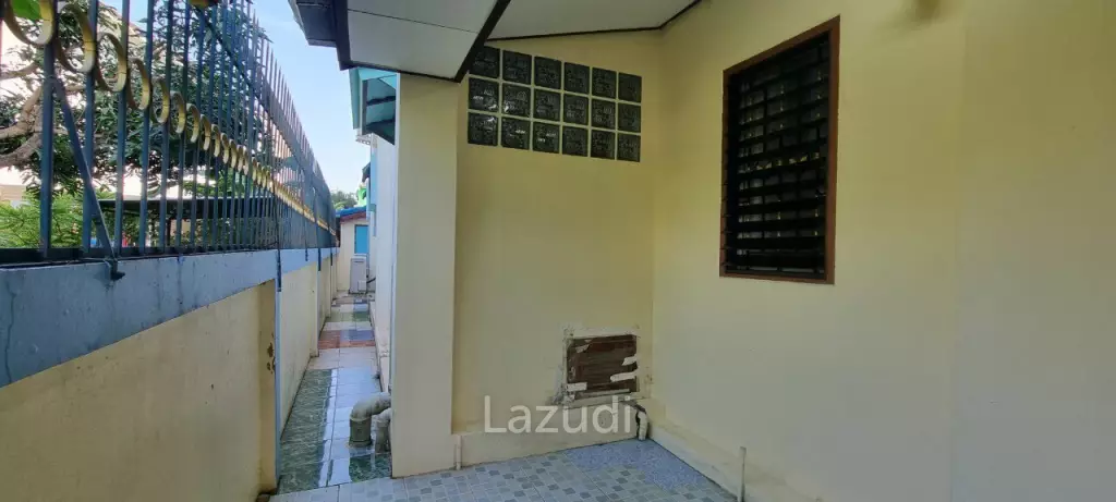 ขายบ้านสระว่ายน้ำส่วนตัวในสัตหีบ