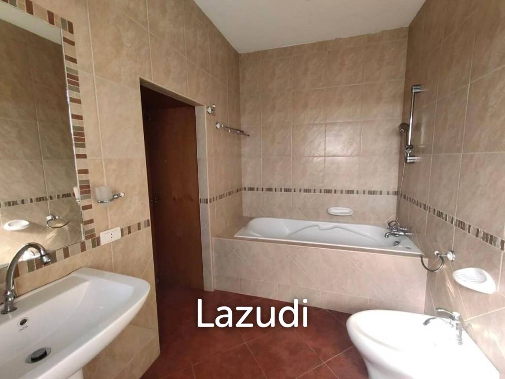 3-Storey House for Sale in East Pattaya