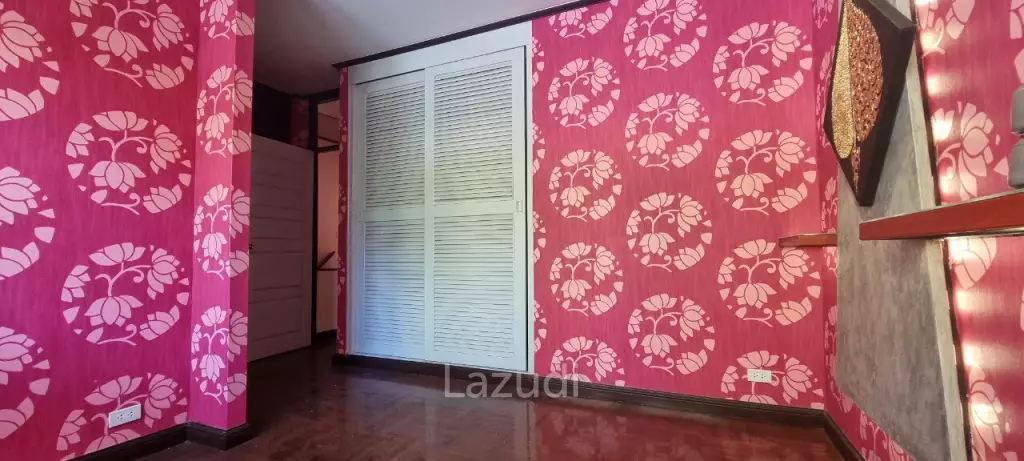 Land and Building for Sale in Pratumnak