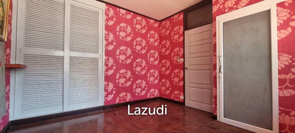 Land and Building for Sale in Pratumnak
