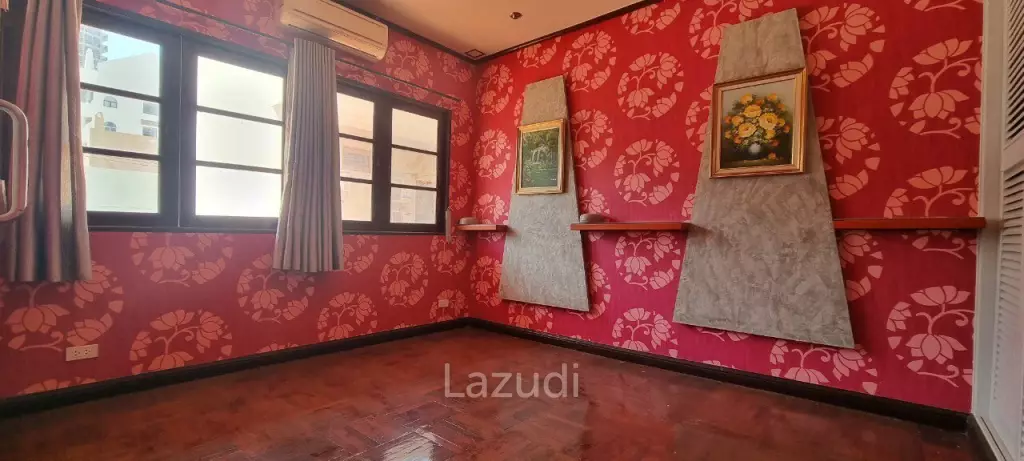 Land and Building for Sale in Pratumnak