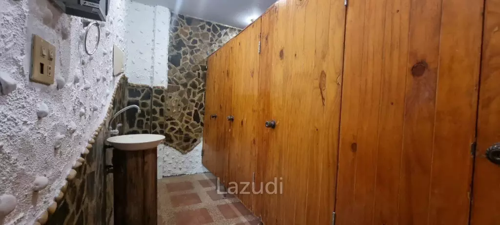 Land and Building for Sale in Pratumnak