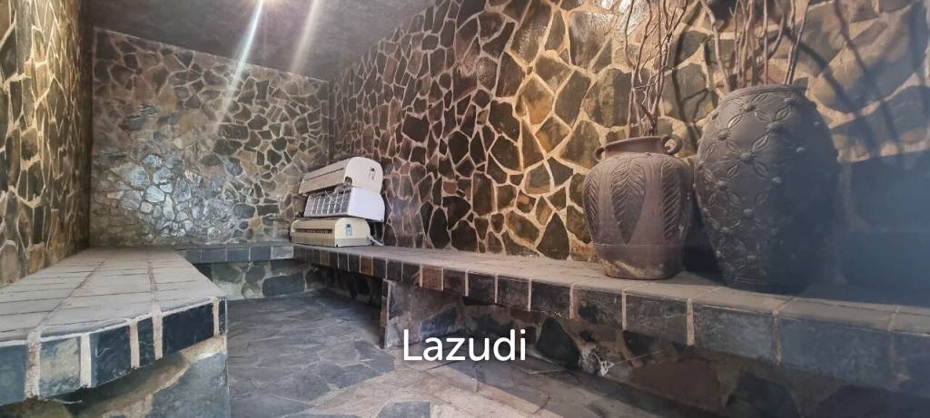 Land and Building for Sale in Pratumnak