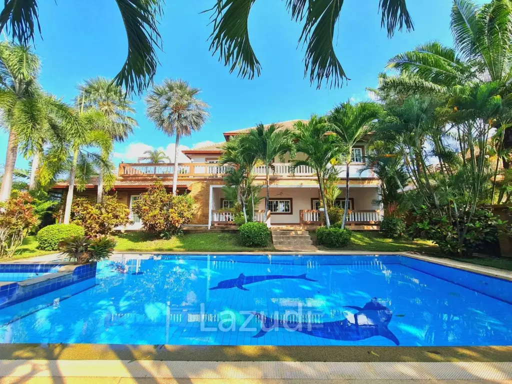 6 Bed 7 Bath 355 SQ.M Luxury Pool Villa
