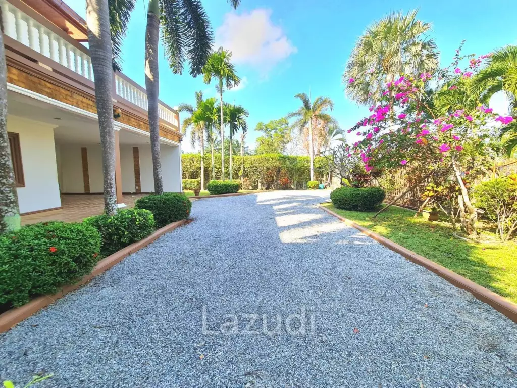 6 Bed 7 Bath 355 SQ.M Luxury Pool Villa