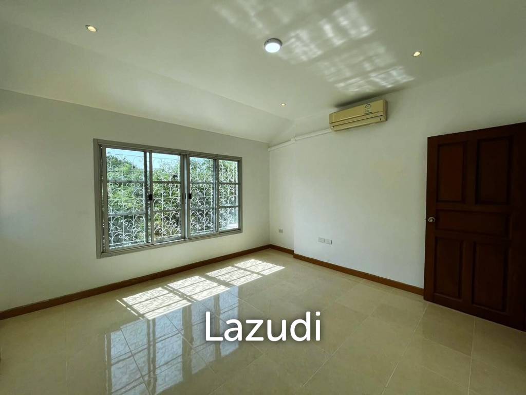 3 Bedrooms Unfurnished House at East Pattaya