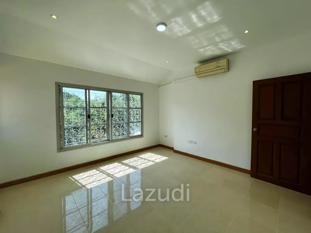 3 Bedrooms Unfurnished House at East Pattaya