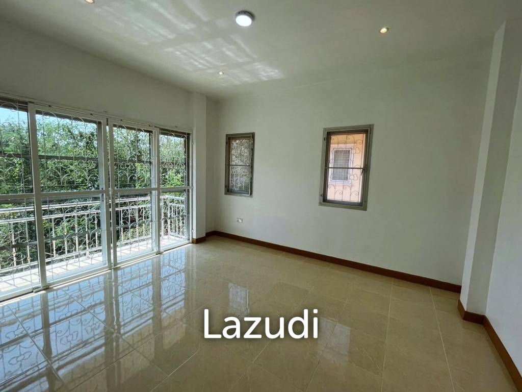 3 Bedrooms Unfurnished House at East Pattaya