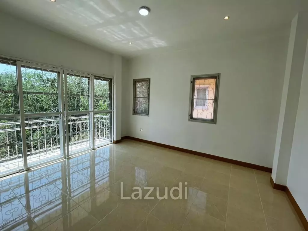 3 Bedrooms Unfurnished House at East Pattaya