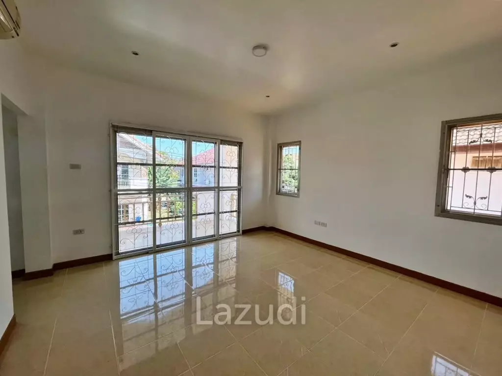 3 Bedrooms Unfurnished House at East Pattaya