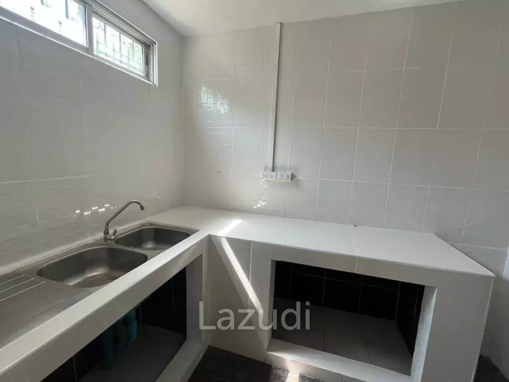 3 Bedrooms Unfurnished House at East Pattaya