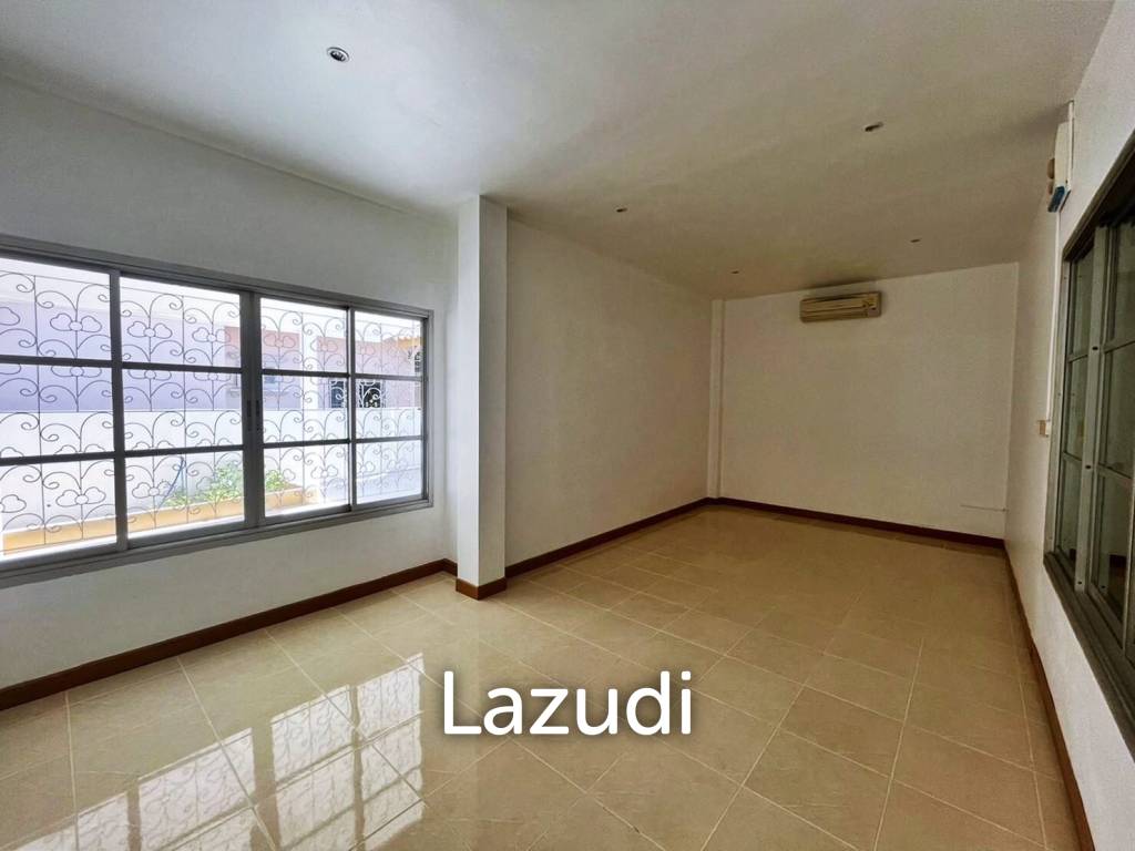 3 Bedrooms Unfurnished House at East Pattaya