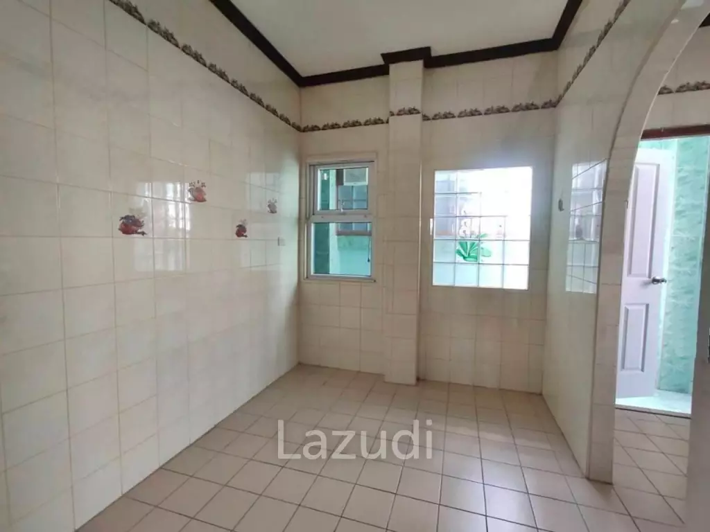 4 Bedrooms Unfurnished House for Sale