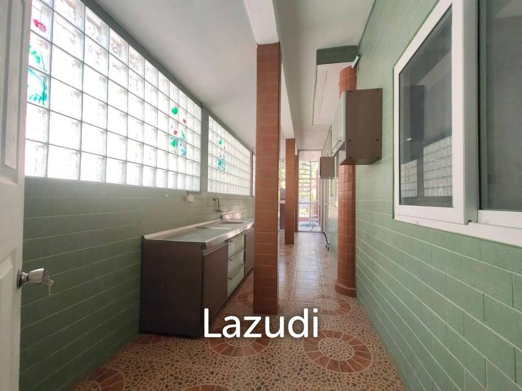 4 Bedrooms Unfurnished House for Sale