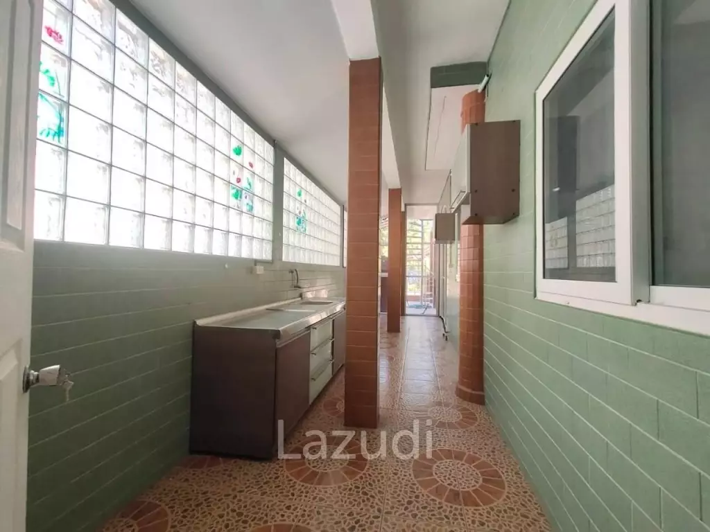 4 Bedrooms Unfurnished House for Sale