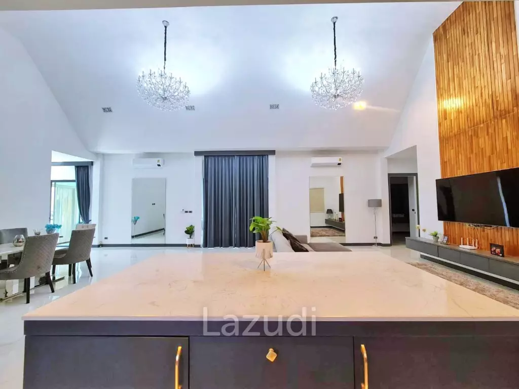 Pool Villa House in East Pattaya for Sale