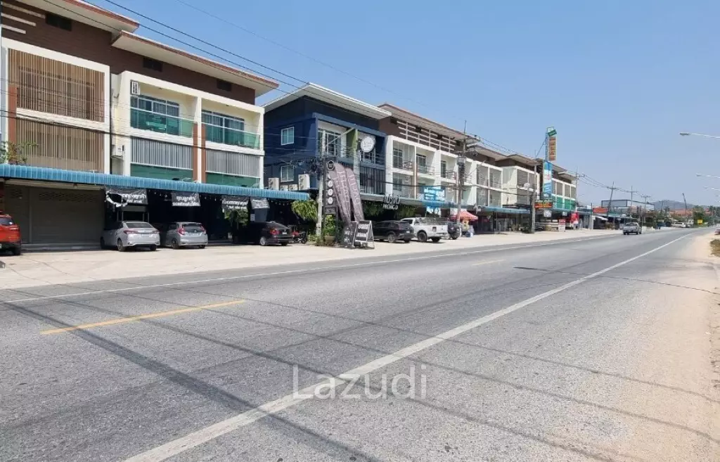 4 Buildings with business for Sale