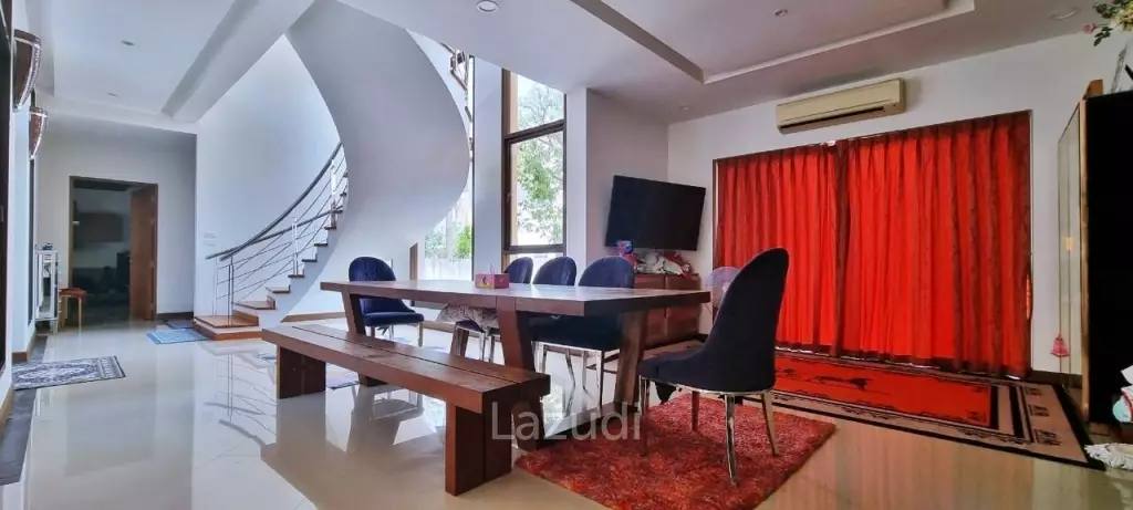 8 Beds 8 Baths 750 SQ.M. Phutara Villa Pattaya