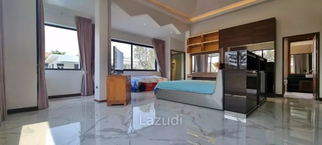 8 Beds 8 Baths 750 SQ.M. Phutara Villa Pattaya