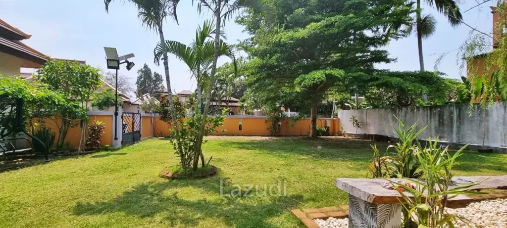 8 Beds 8 Baths 750 SQ.M. Phutara Villa Pattaya
