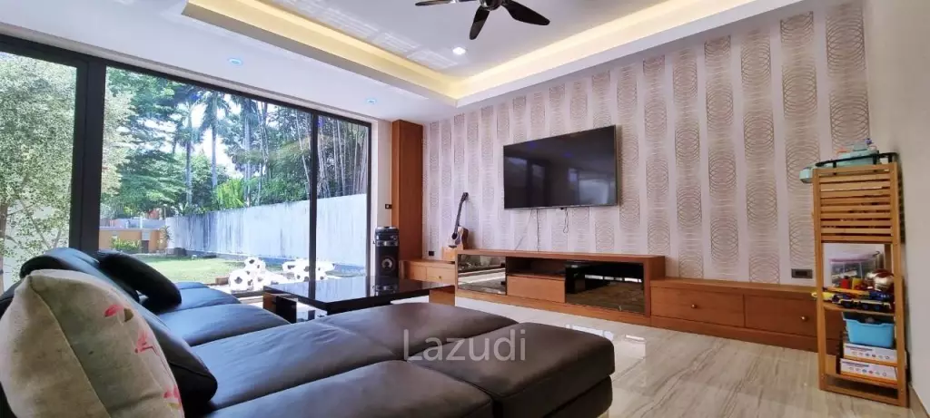 8 Beds 8 Baths 750 SQ.M. Phutara Villa Pattaya