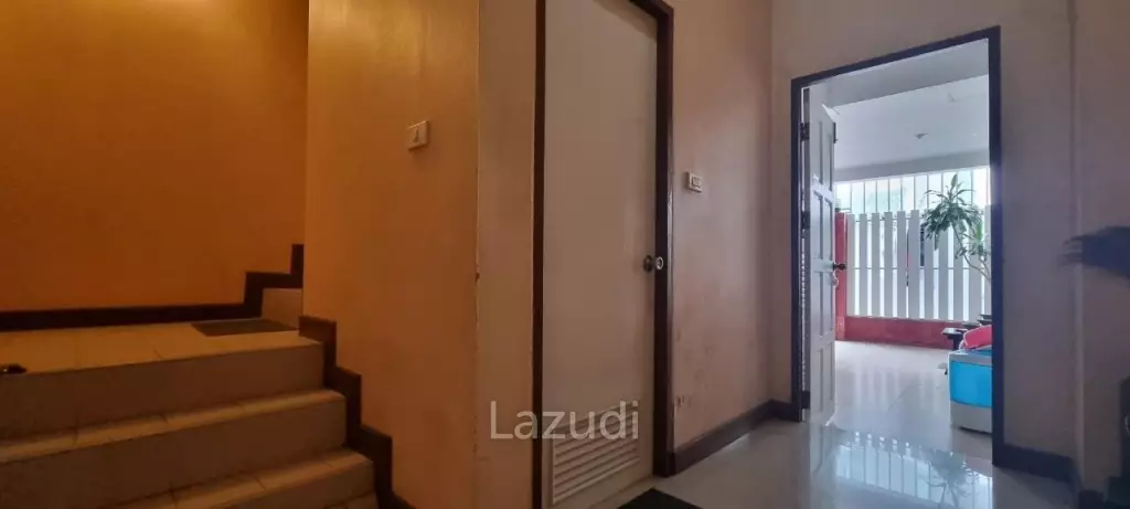 Expansive Retail Space with Residence in Pattaya