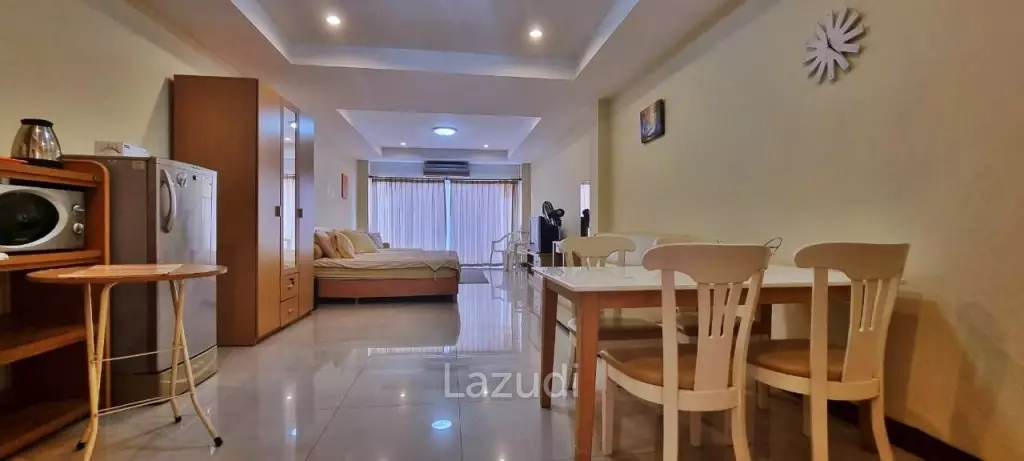 Expansive Retail Space with Residence in Pattaya