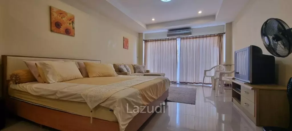 Expansive Retail Space with Residence in Pattaya