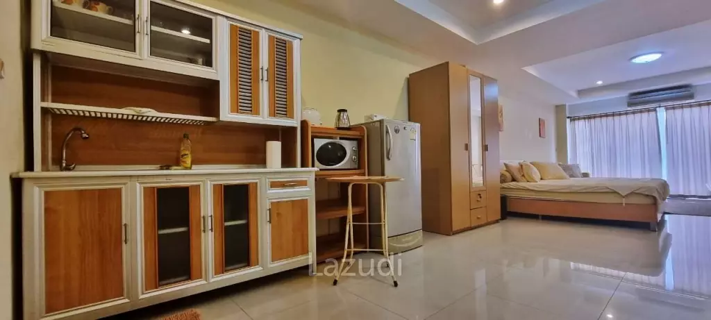 Expansive Retail Space with Residence in Pattaya